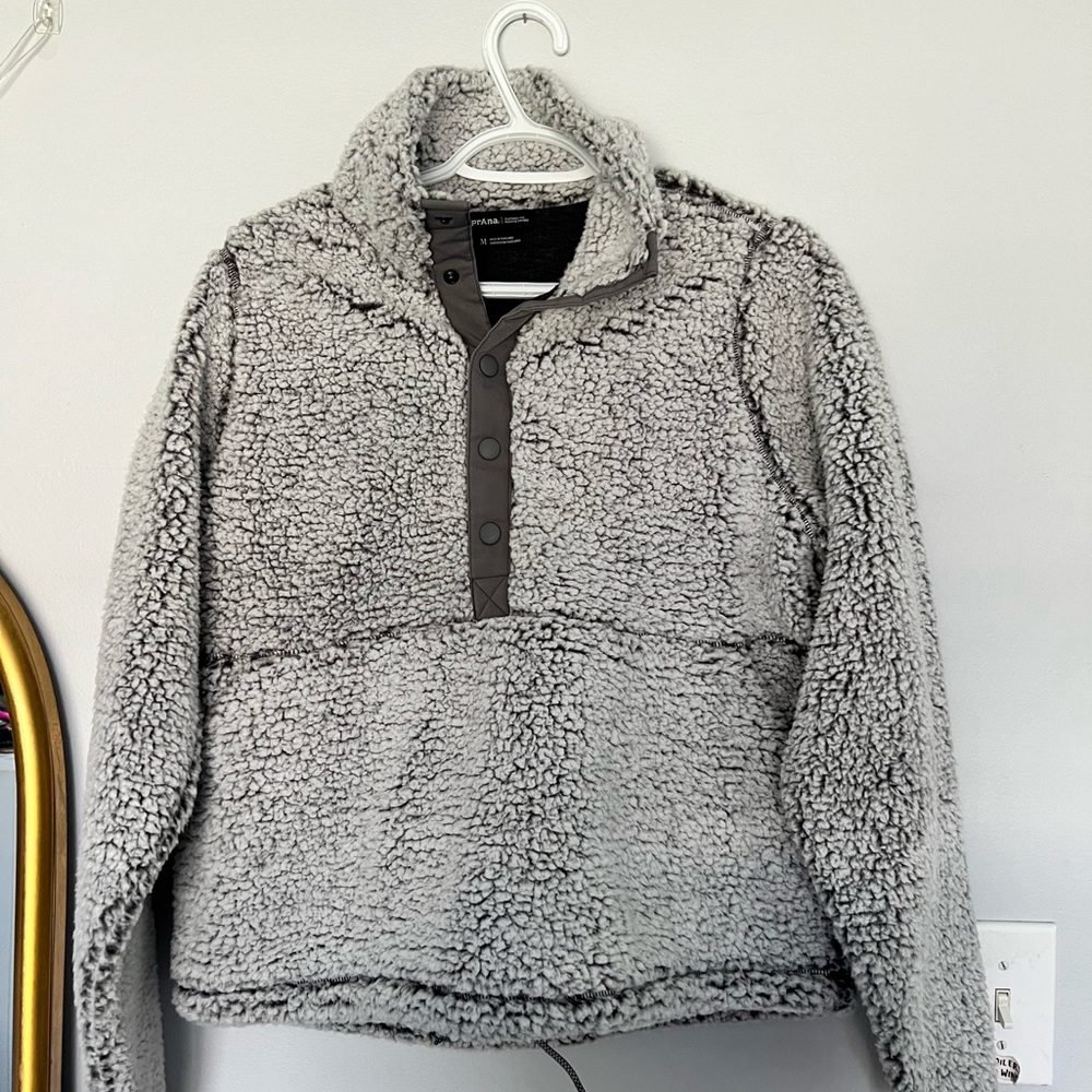 Women’s prana sweatshirt